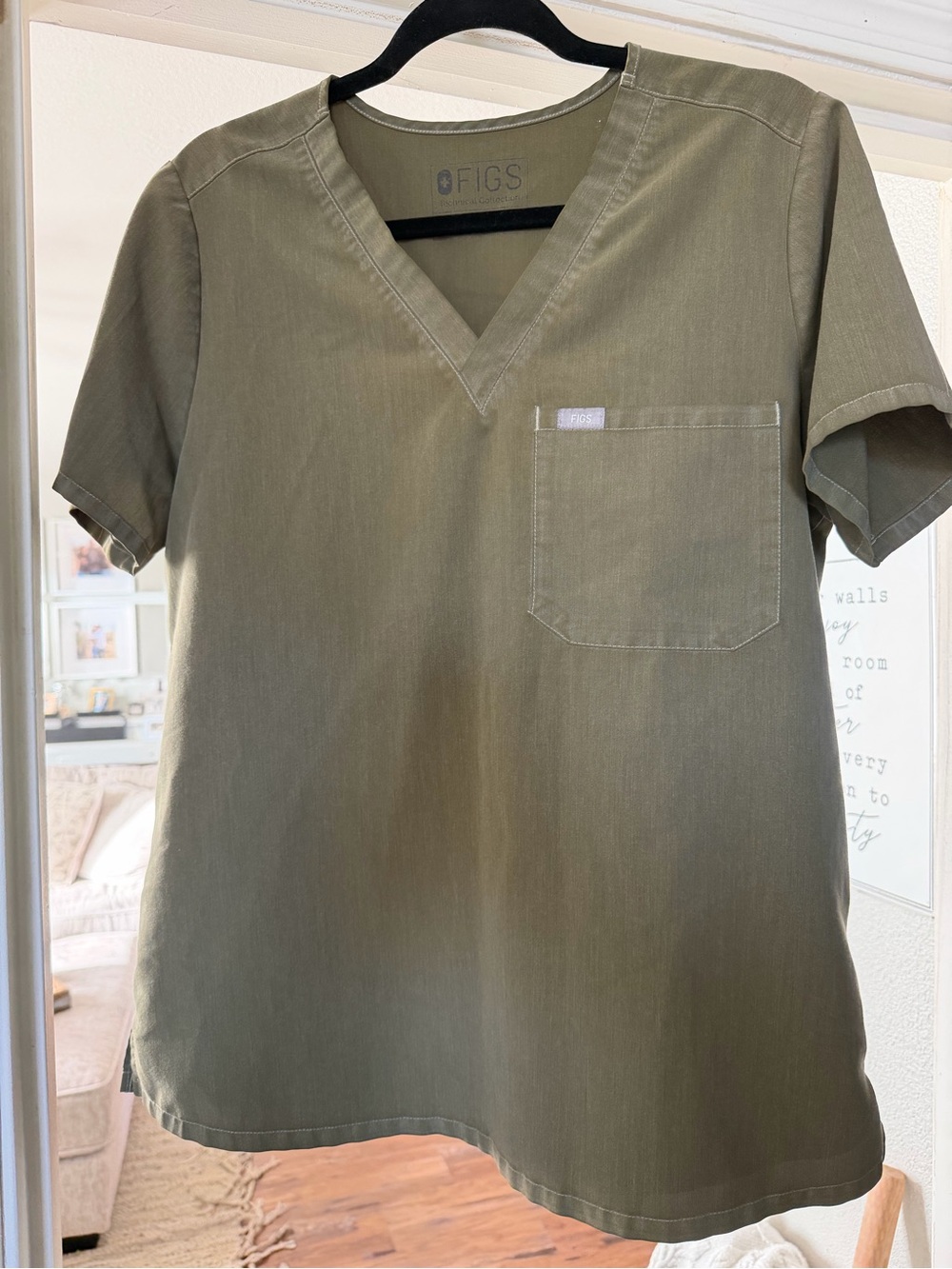 Set Figs Lrg top/ Med P bottom set Olive V-Neck Medical Top technical collection